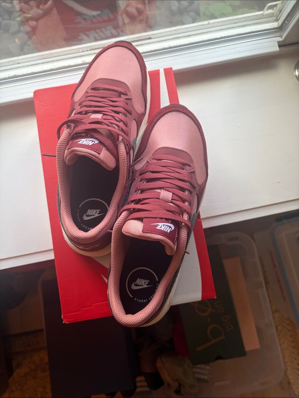 Nike Air Max Women’s Maroon Pink Athletic Sneakers with Black Swoosh - Picture 3 of 12